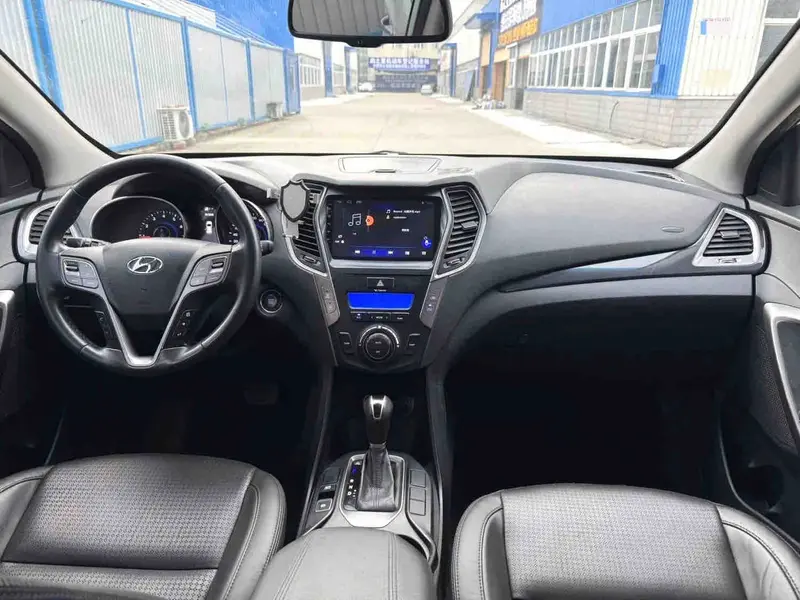 Vehicle photo 7