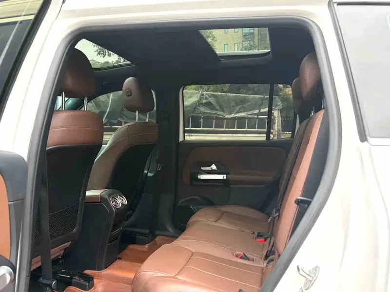 Vehicle photo 5
