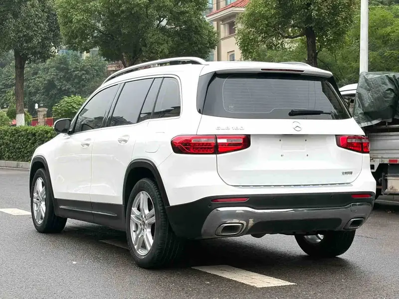 Vehicle photo 6