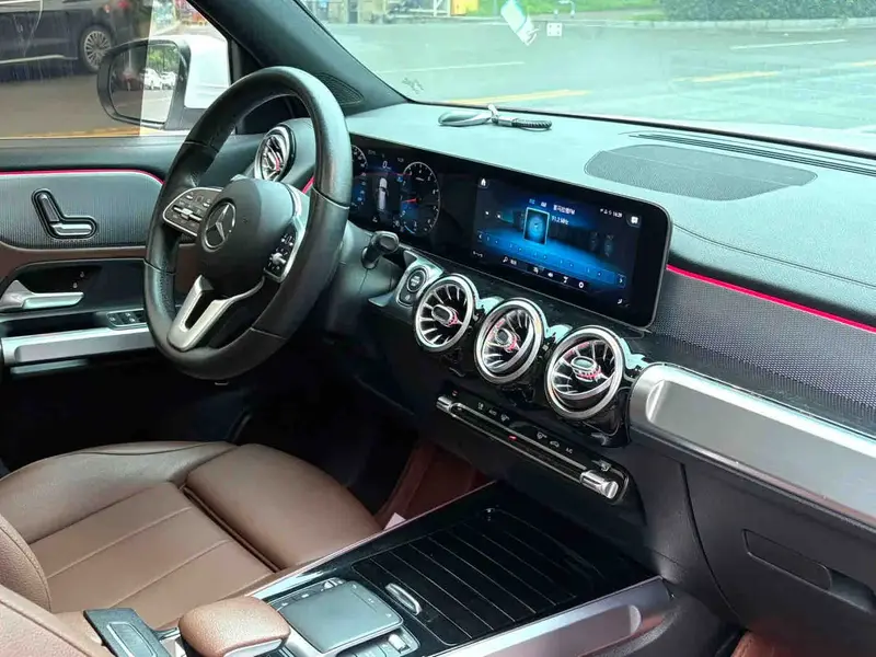 Vehicle photo 10