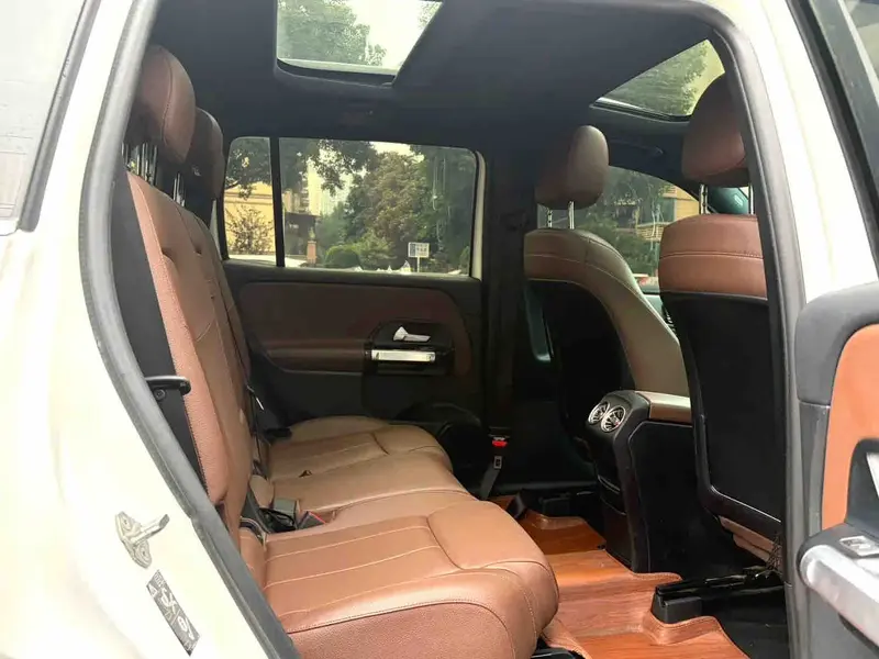 Vehicle photo 11