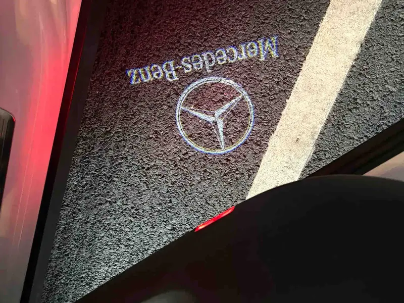 Vehicle photo 13