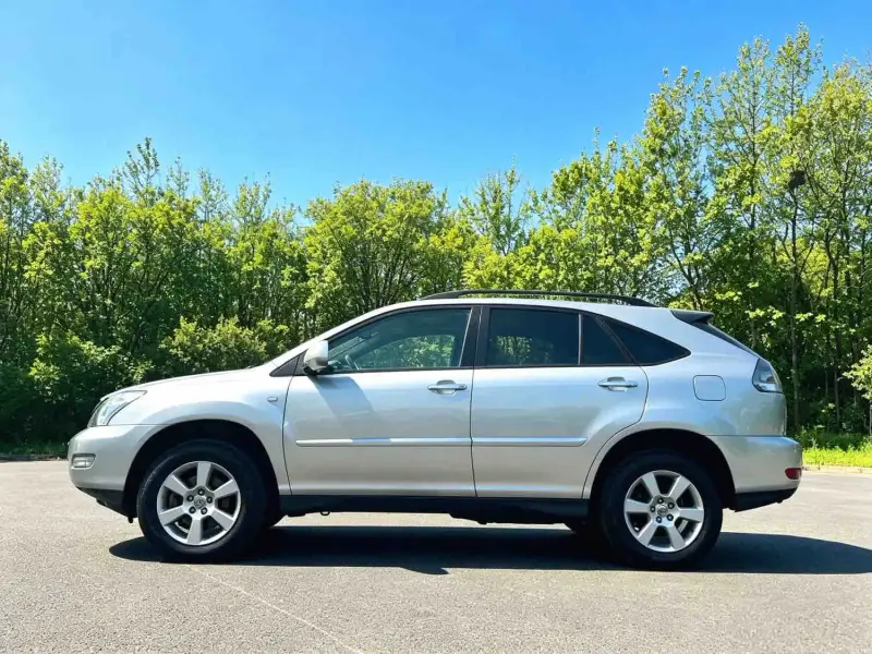 Vehicle photo 2