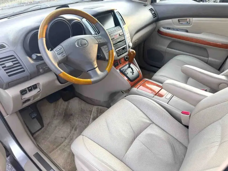 Vehicle photo 4