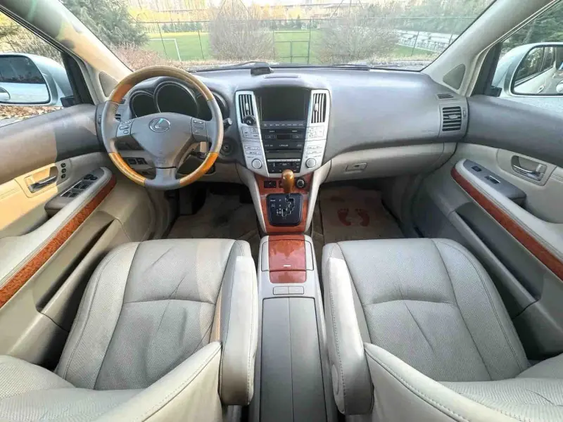 Vehicle photo 5