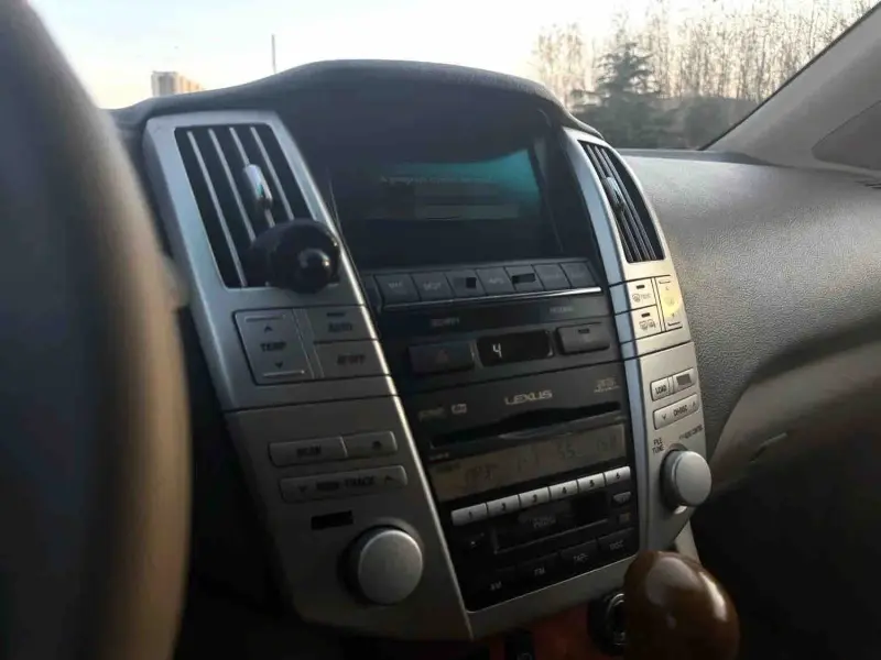 Vehicle photo 6