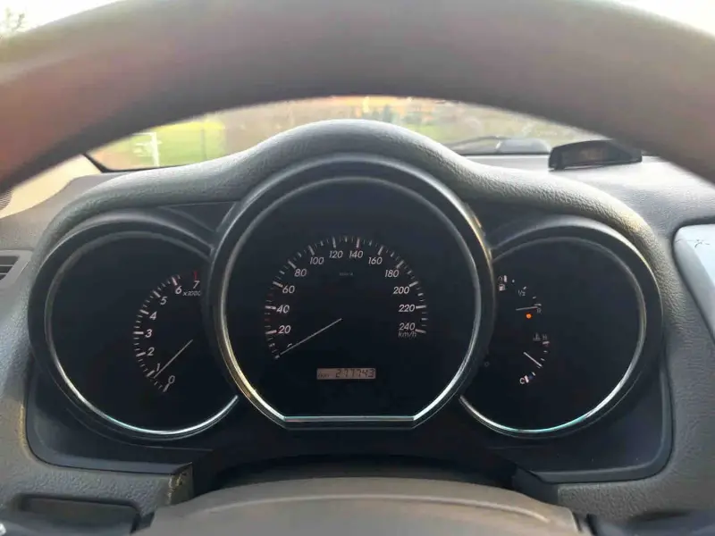 Vehicle photo 9