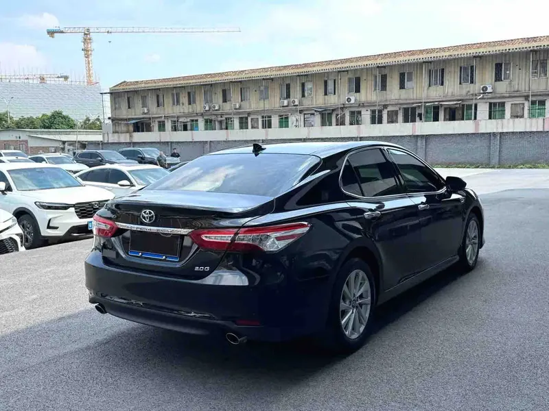 Vehicle photo 5
