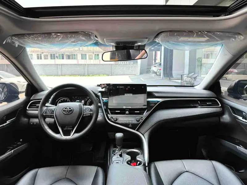 Vehicle photo 7
