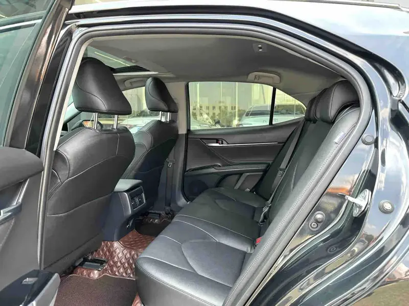 Vehicle photo 8