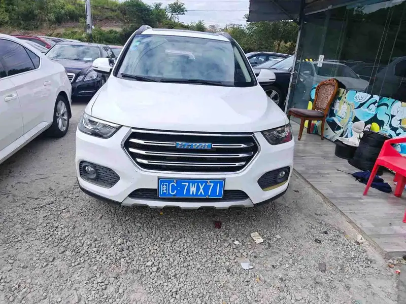 Vehicle photo 2