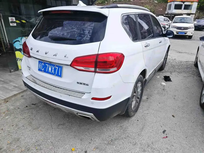 Vehicle photo 3