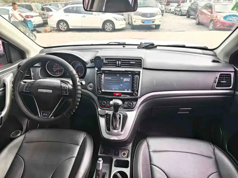 Vehicle photo 4