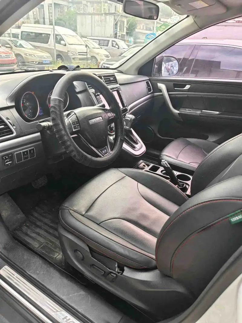 Vehicle photo 5