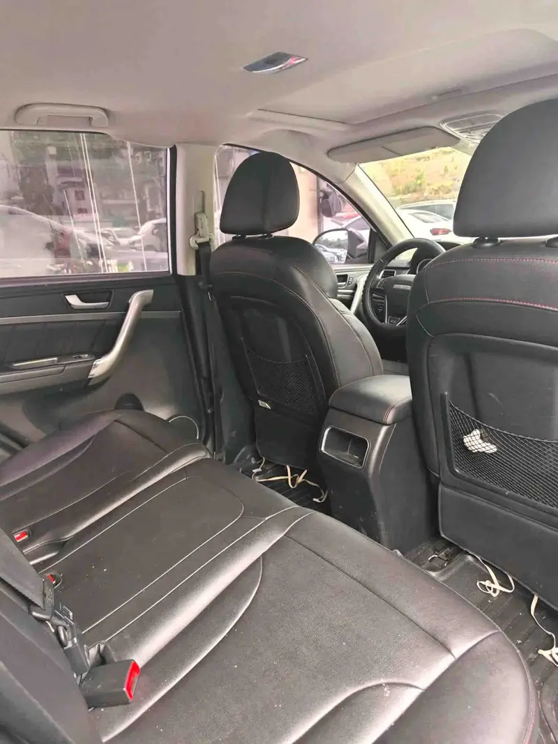Vehicle photo 6