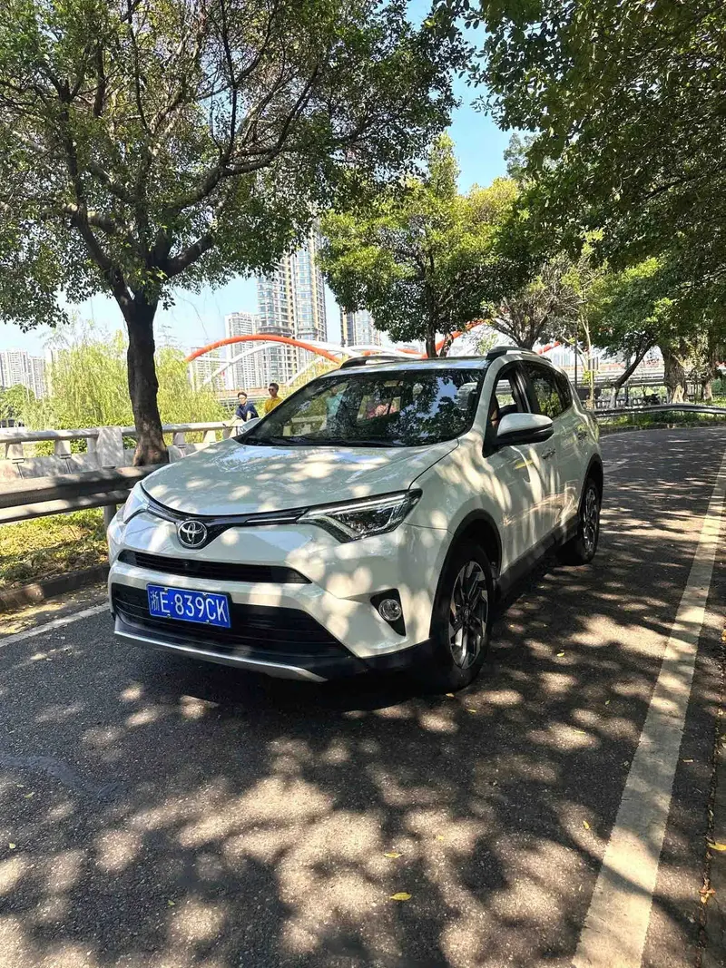 Vehicle photo 3
