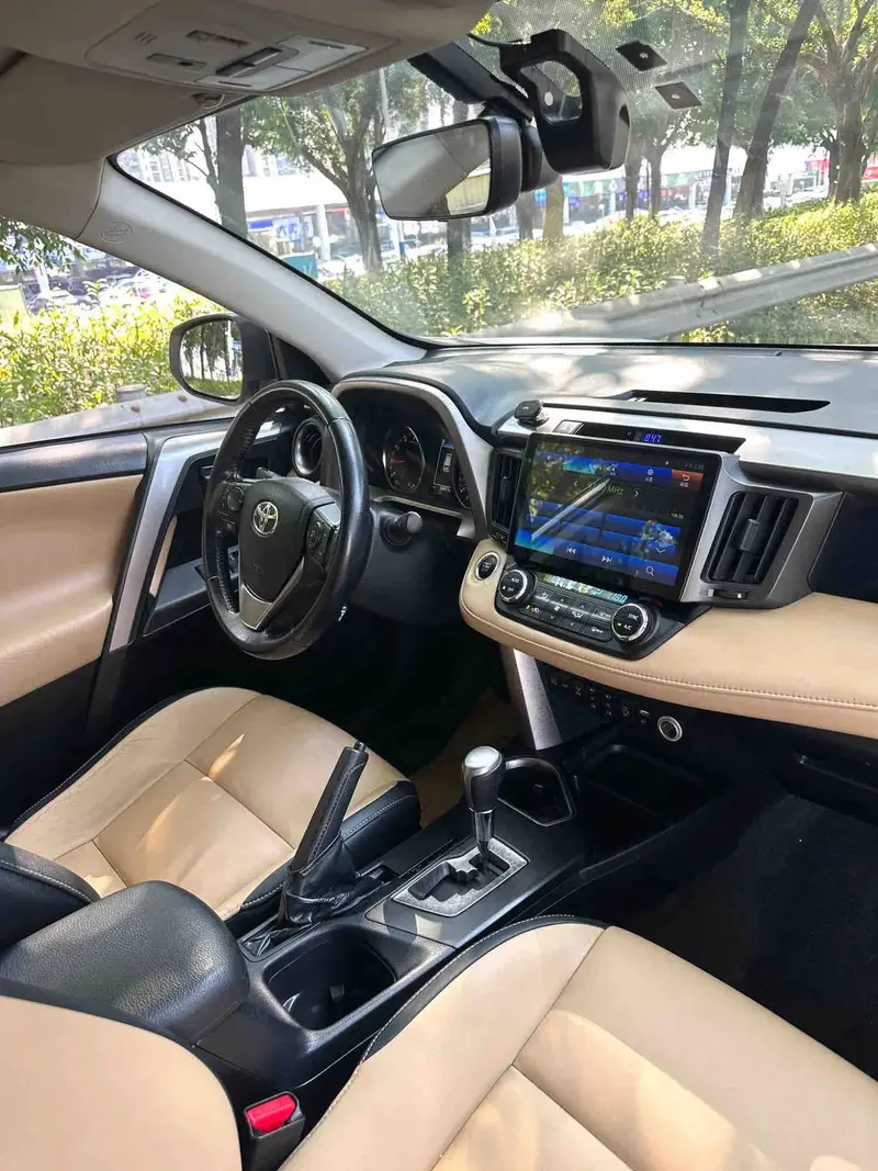 Vehicle photo 7