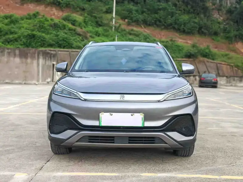 Vehicle photo 2
