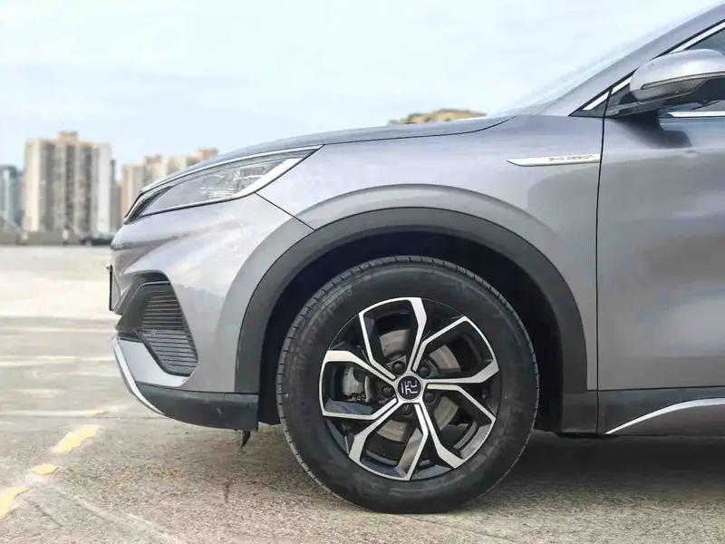 Vehicle photo 3