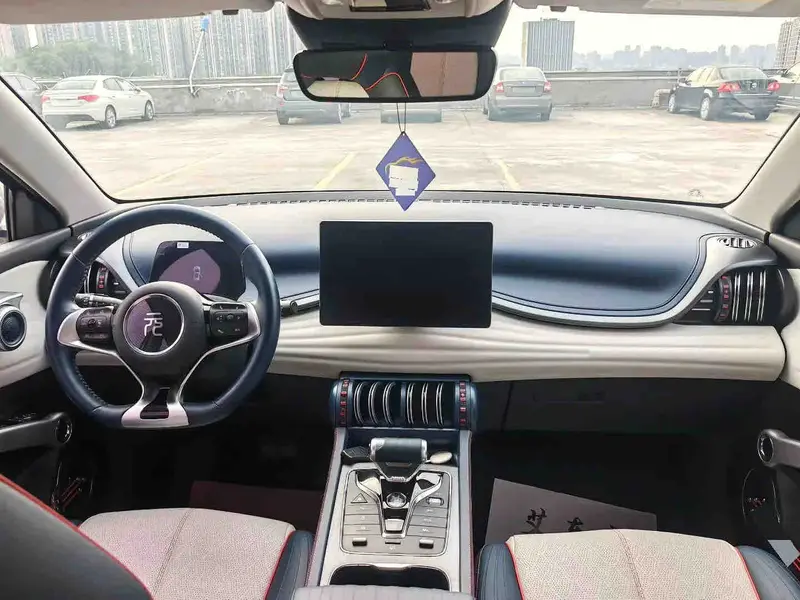 Vehicle photo 7