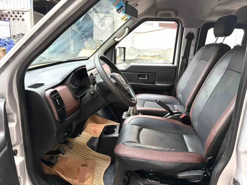 Vehicle photo 3