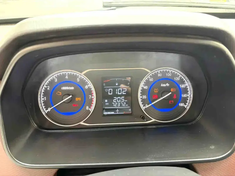 Vehicle photo 5