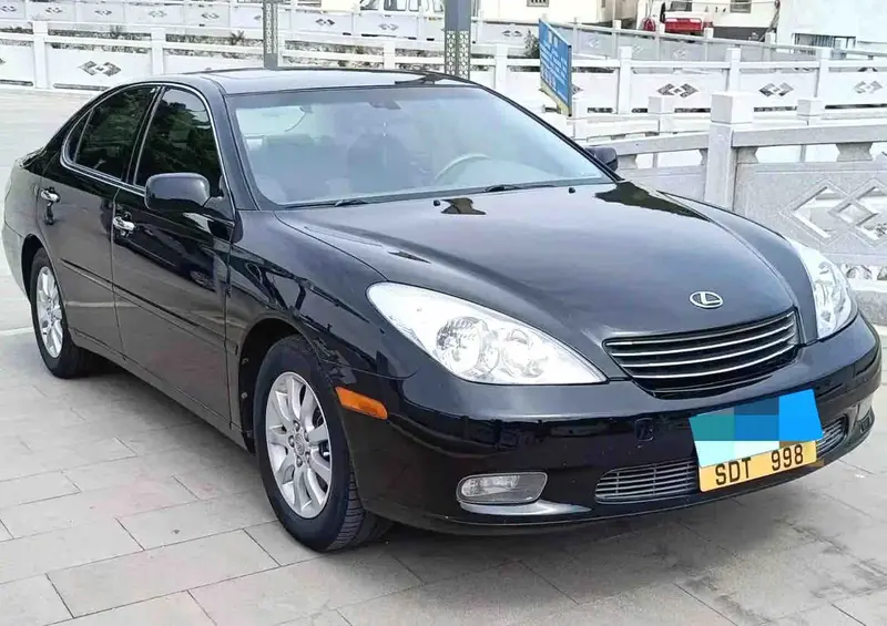Vehicle photo 2