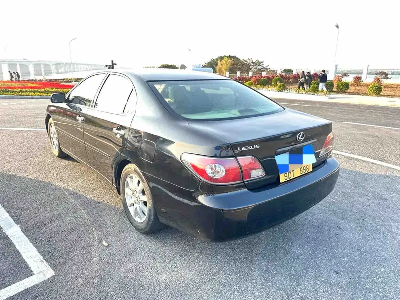 Vehicle photo 4