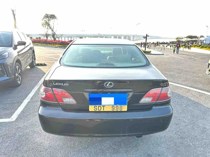 Vehicle photo 5