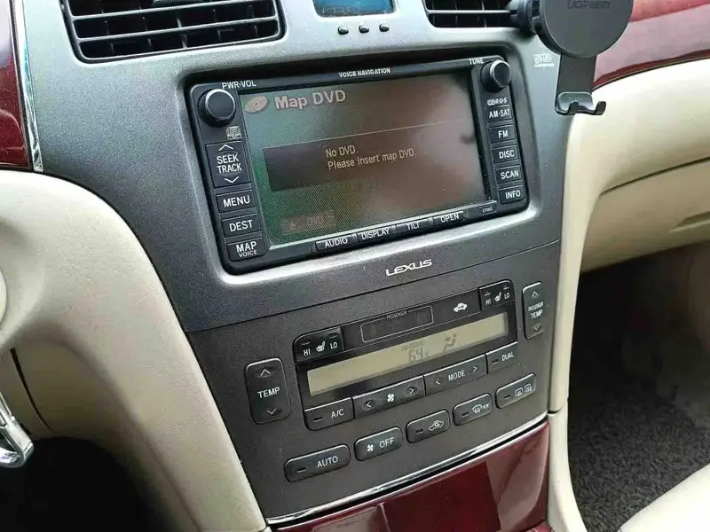 Vehicle photo 7