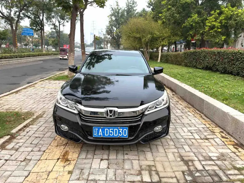 Vehicle photo 3