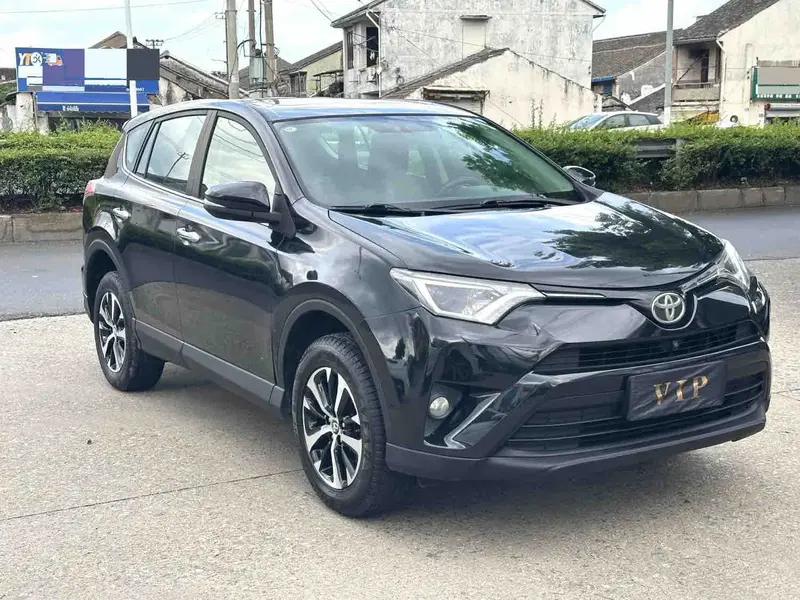 Vehicle photo 2
