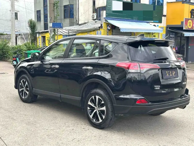 Vehicle photo 3