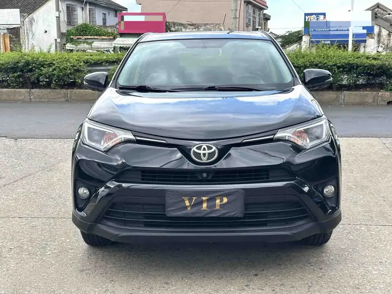Vehicle photo 6