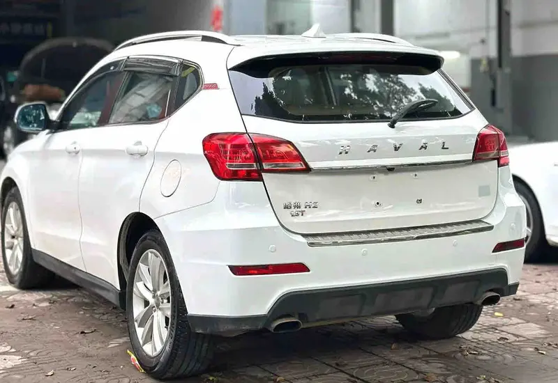 Vehicle photo 3