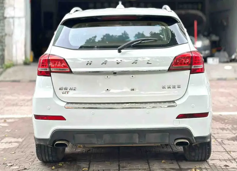 Vehicle photo 4
