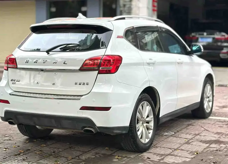 Vehicle photo 5