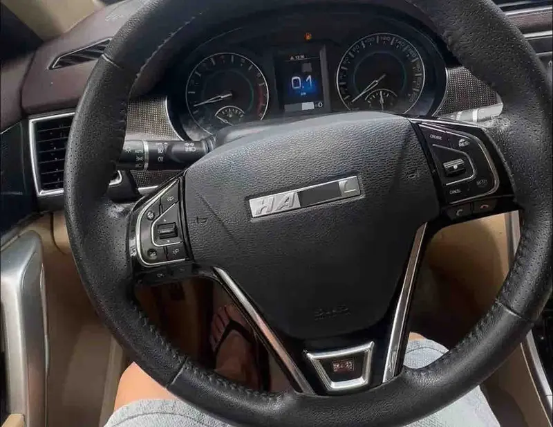 Vehicle photo 8