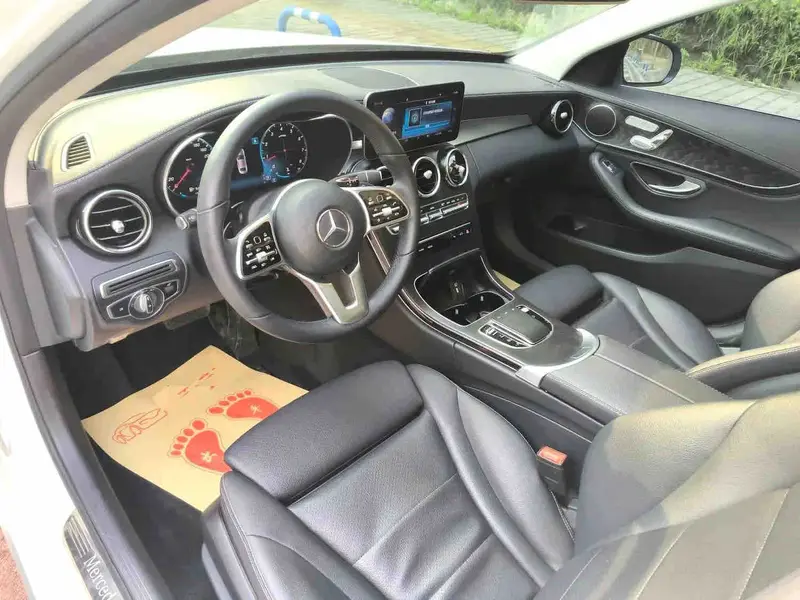 Vehicle photo 4