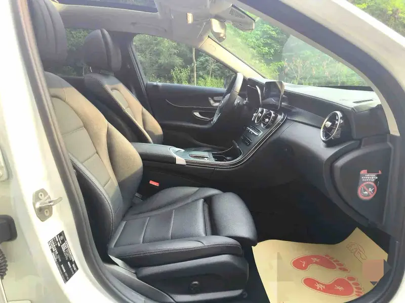 Vehicle photo 8