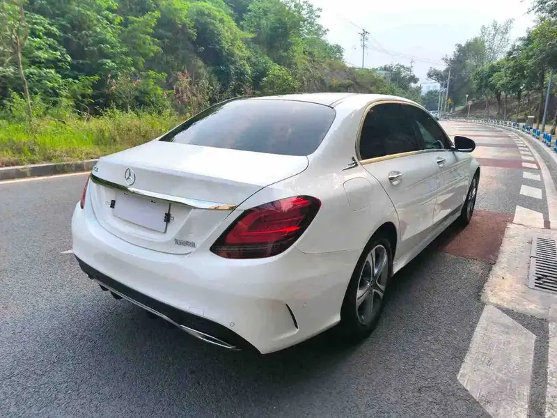 Vehicle photo 9