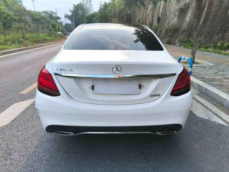 Vehicle photo 10