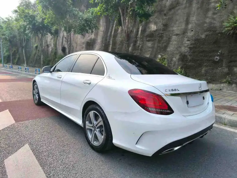 Vehicle photo 11