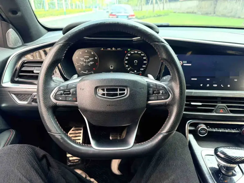 Vehicle photo 4