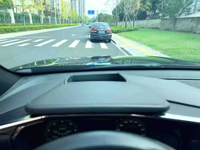 Vehicle photo 6