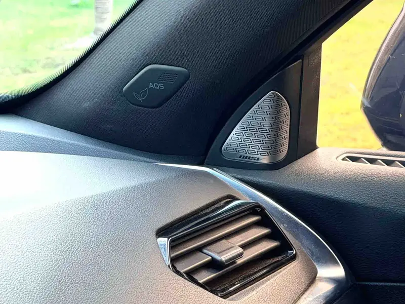 Vehicle photo 7