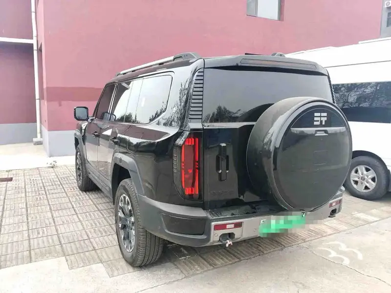 Vehicle photo 3
