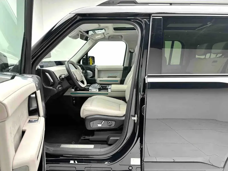 Vehicle photo 7