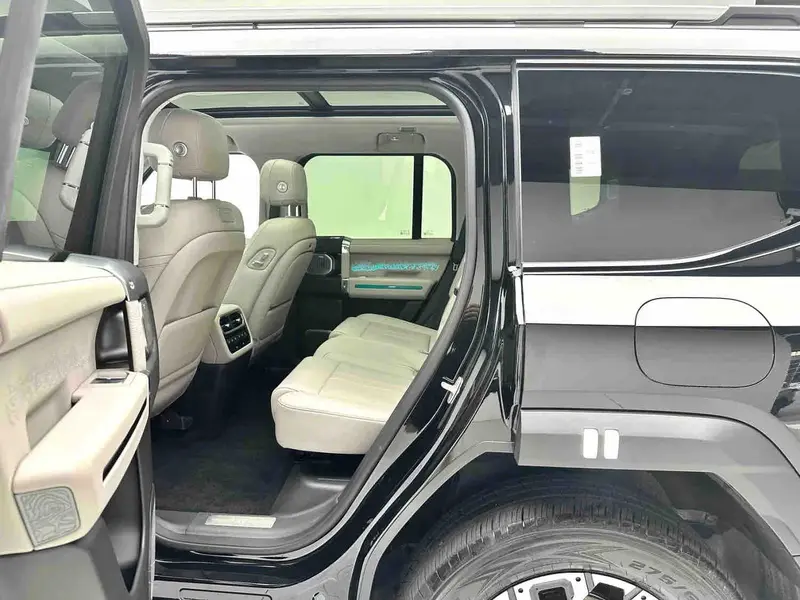 Vehicle photo 8