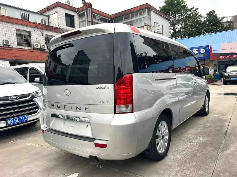 Vehicle photo 4